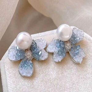 Elegant Pearl and Crystal Flower Earrings